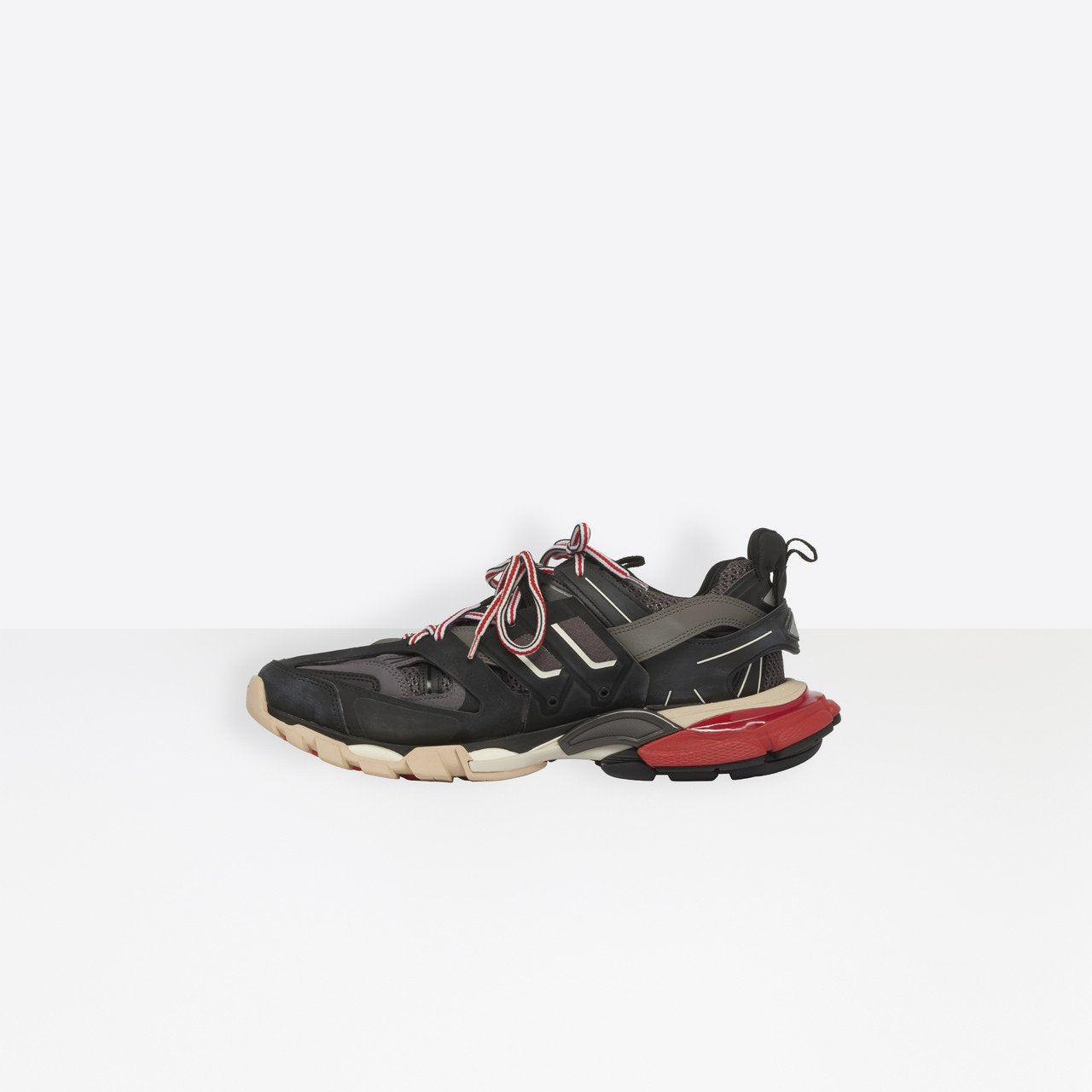 SNEAKER TRACK